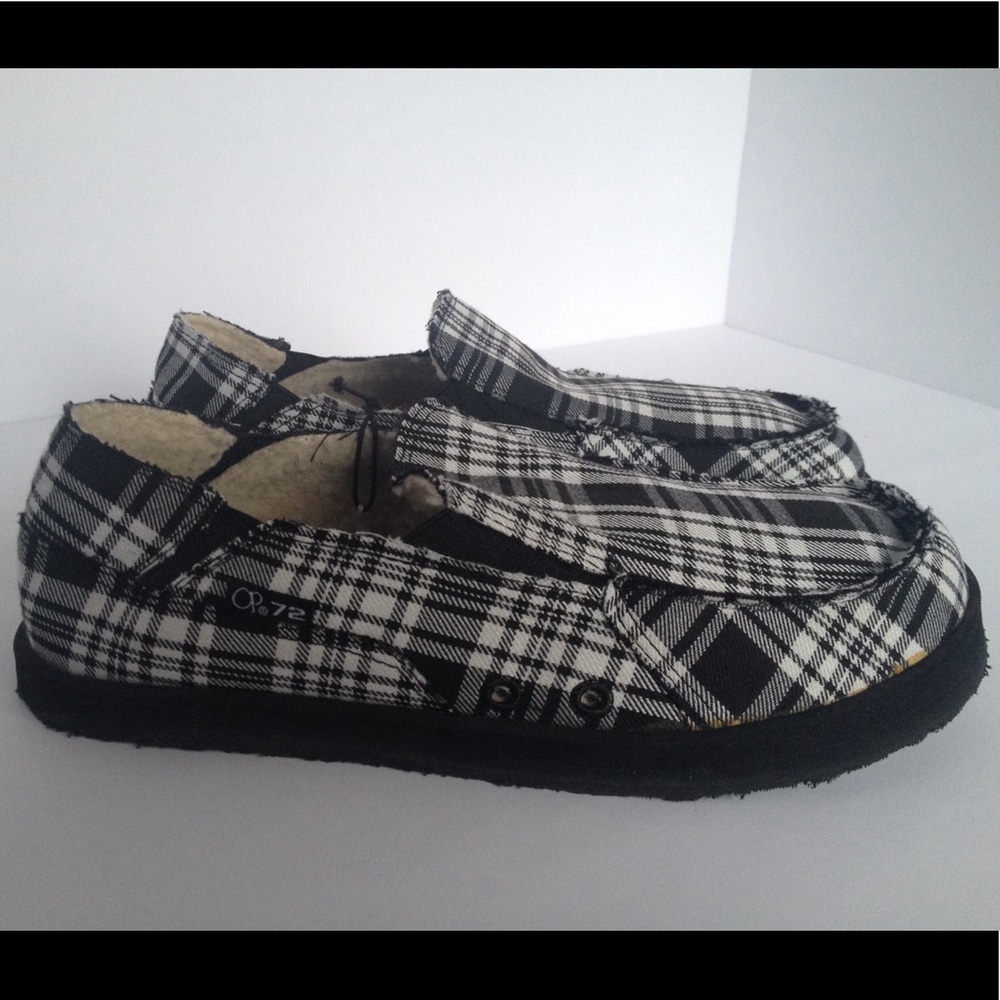 NWT-  Men's Ocean Pacific Plaid Slipper Shoes
